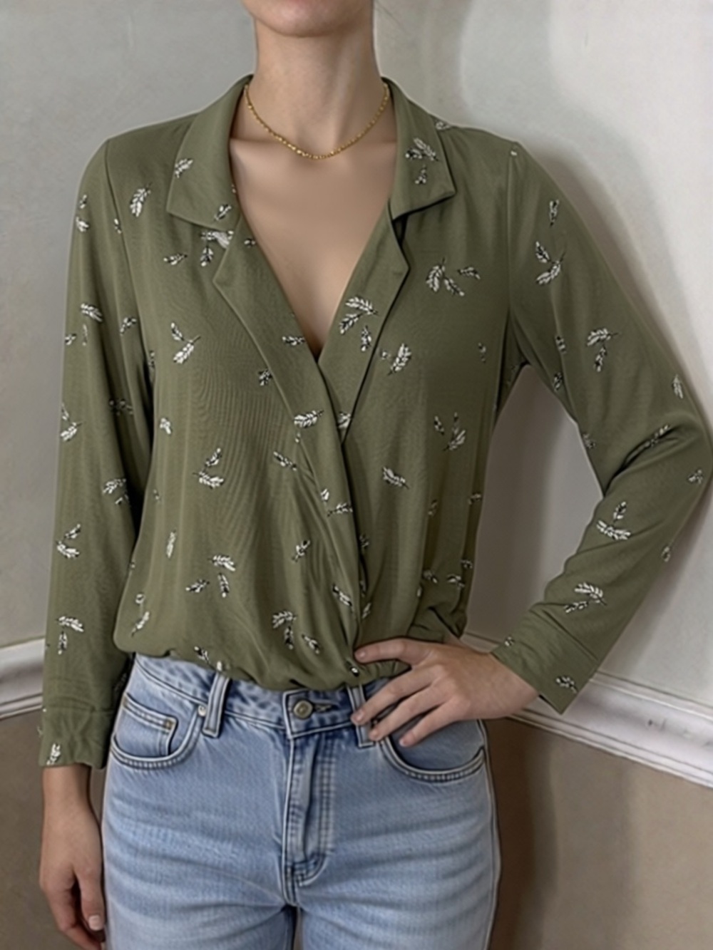🤍 5 for $20! Willow & Root Olive Floral Faux-Wrap Blouse with Lapel Collar